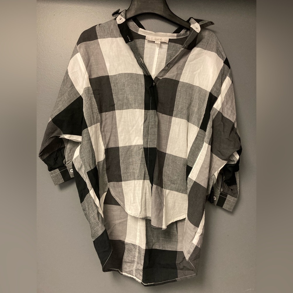 💛TODAY***$13***Loft 100% Indian polished cotton, 3/4 sleeve, button down shirt.